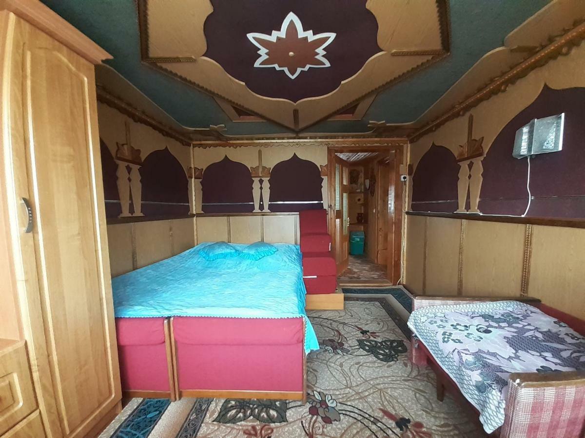 Kатруся Hotel ยาเรมชา ภายนอก รูปภาพ